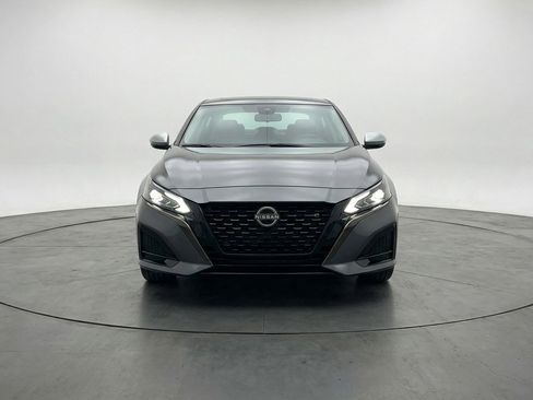 Used 2025 Nissan Altima 2.5 SV FWD image 2