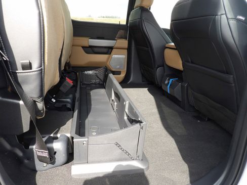 New 2025 Ford F250 Lariat w/ Chrome Package image 48