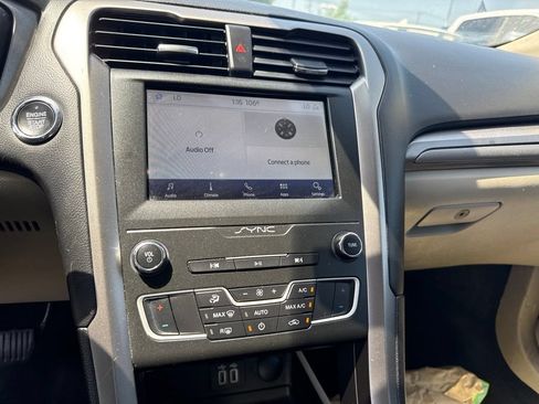 Used 2020 Ford Fusion SE FWD image 13