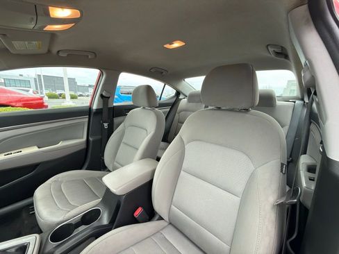 Used 2017 Hyundai Elantra SE image 13