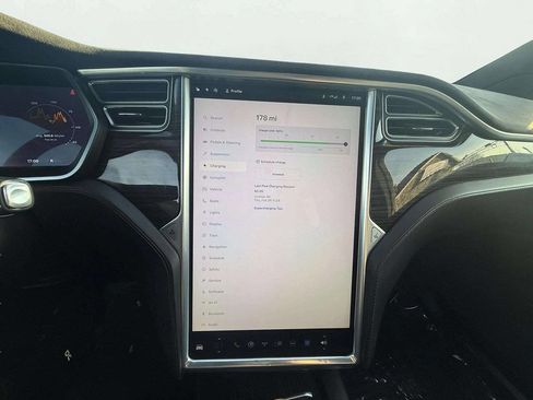 Used 2016 Tesla Model X 90D image 21