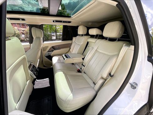 Used 2025 Land Rover Range Rover SE AWD/4WD image 26