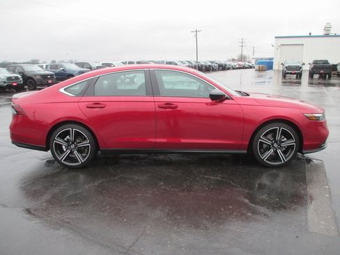 Used 2025 Honda Accord Sport image 3