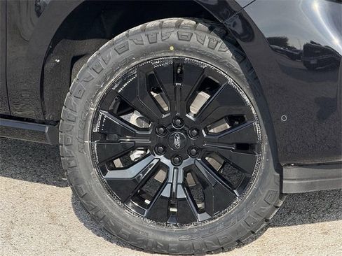 New 2025 Ford Expedition Max Platinum w/ Driver's Package image 34