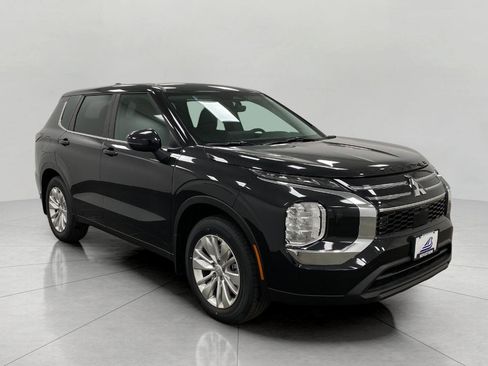 New 2026 Mitsubishi Outlander ES image 1