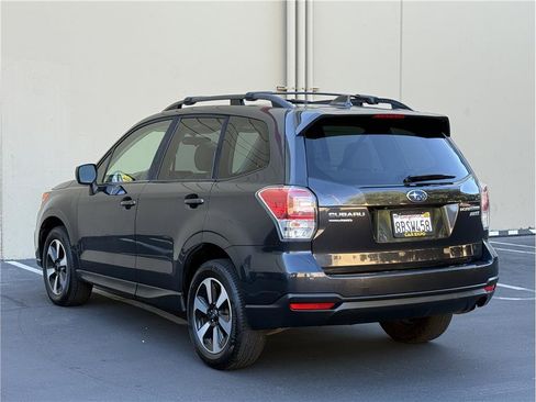 Used 2017 Subaru Forester 2.5i Premium w/ All-Weather Package AWD/4WD image 5