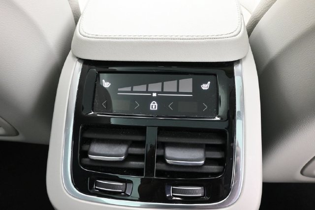Used 2025 Volvo XC90 B6 Plus w/ Protection Package Premier AWD/4WD image 32