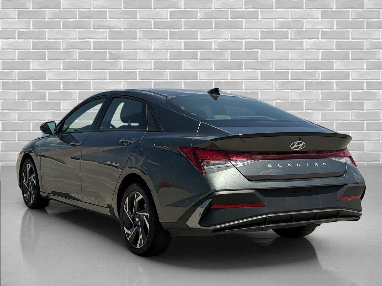 Used 2025 Hyundai Elantra Sport FWD image 7