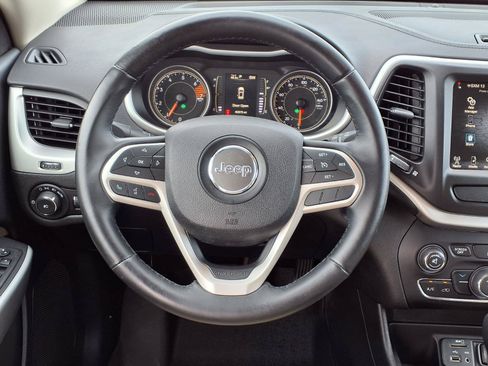 Used 2017 Jeep Cherokee Latitude FWD image 19