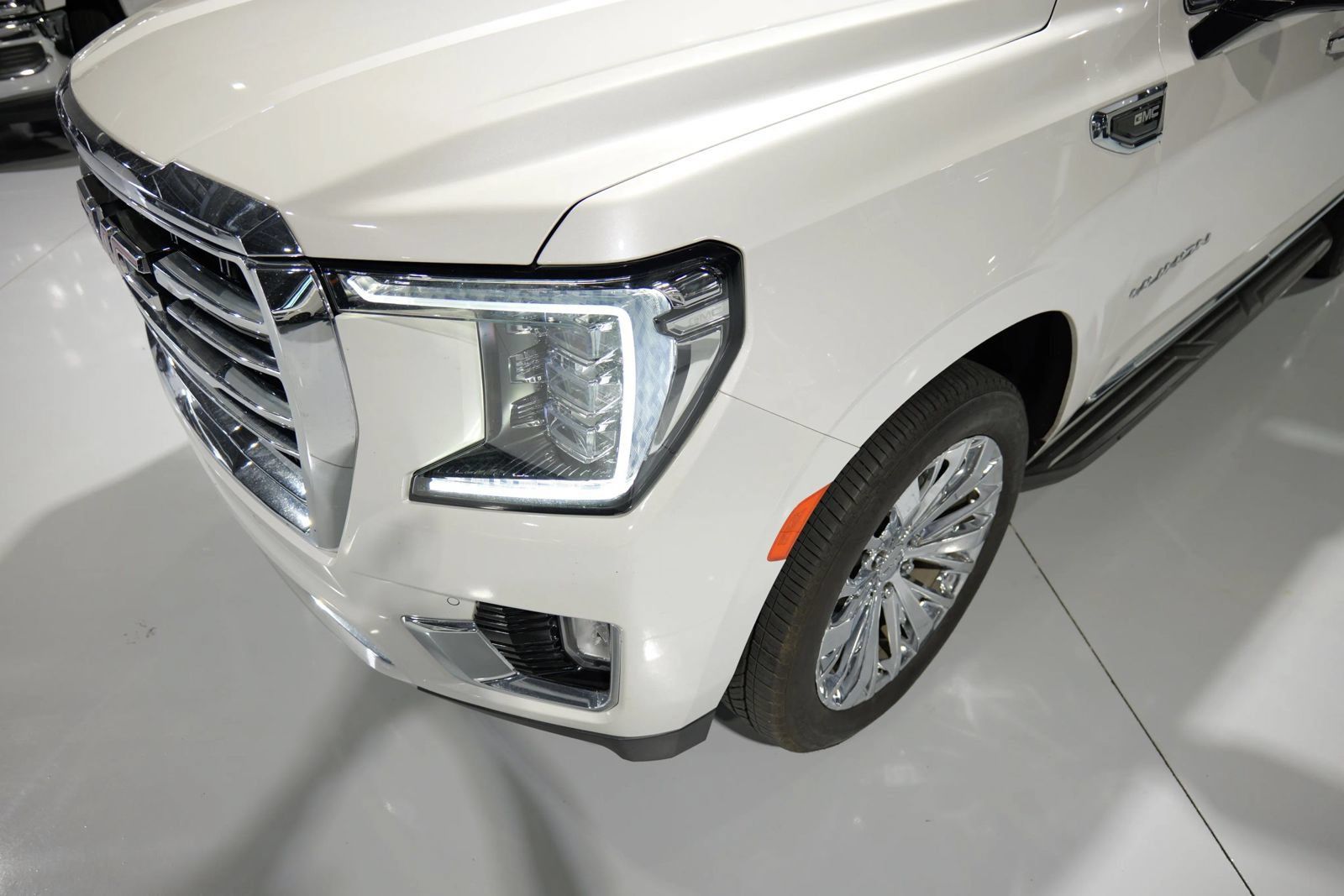 Used 2021 GMC Yukon XL SLT w/ SLT Luxury Plus Package AWD/4WD image 10