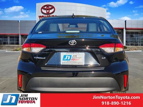 Used 2025 Toyota Corolla LE w/ LE Premium Package image 6