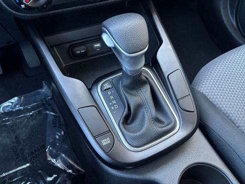 Used 2025 Kia Soul LX w/ LX Technology Package FWD image 39