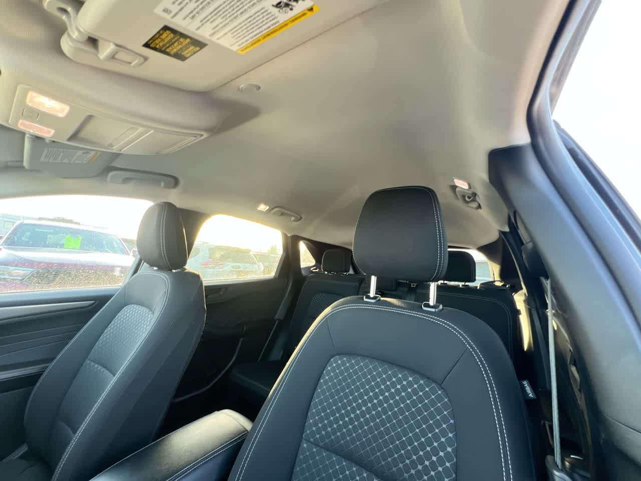 Used 2025 Ford Escape Active AWD/4WD image 22