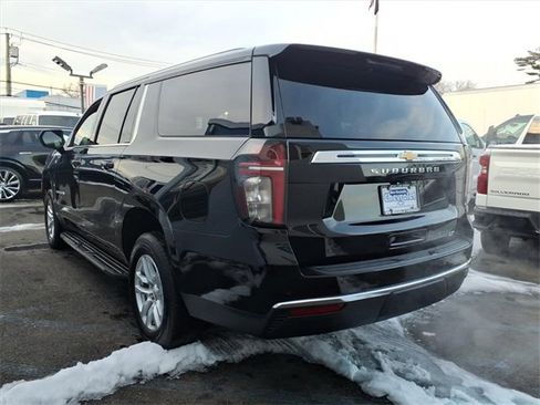 Used 2024 Chevrolet Suburban LT image 4