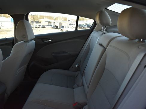 Used 2018 Chevrolet Cruze LT w/ Convenience Package image 17