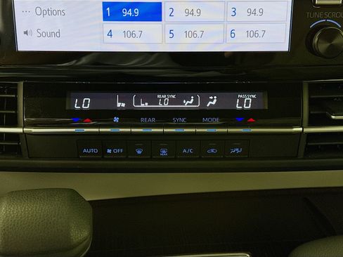 Used 2024 Toyota Sienna LE AWD/4WD image 15