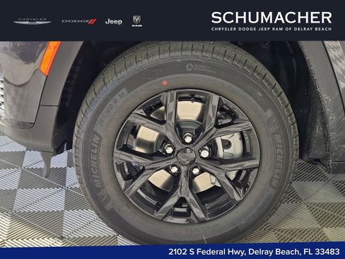 New 2025 Jeep Grand Cherokee L Laredo RWD image 5