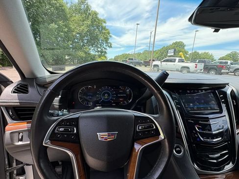 Used 2020 Cadillac Escalade ESV Luxury AWD/4WD image 27