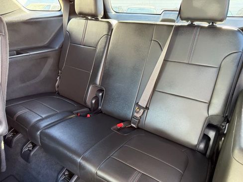 Used 2023 Chevrolet Traverse RS image 9