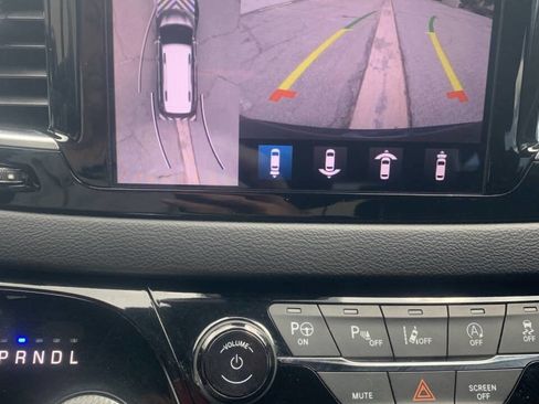 Used 2019 Chrysler Pacifica Touring-L FWD image 37