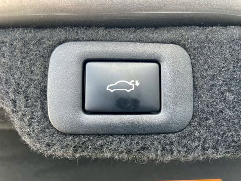 Used 2022 Lexus LS 500h AWD w/ Luxury Package image 40