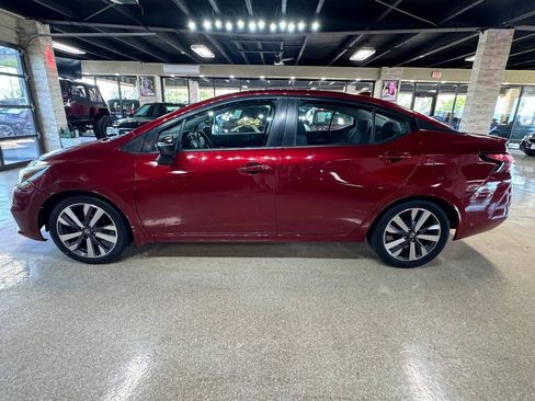 Used 2020 Nissan Versa SR FWD image 4