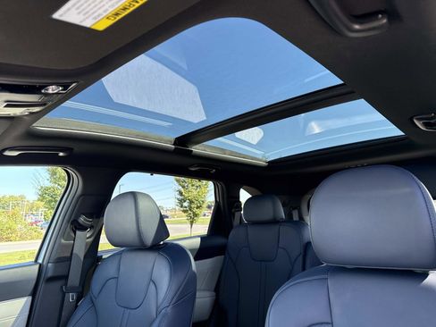 Used 2023 Kia Sorento SX Prestige image 3