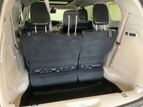 Used 2022 Chrysler Pacifica Limited AWD/4WD image 24