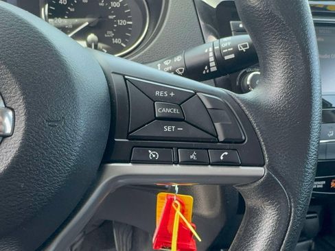 Used 2020 Nissan Rogue S FWD image 17