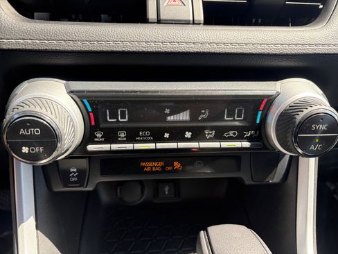 Used 2021 Toyota RAV4 XLE AWD/4WD image 22