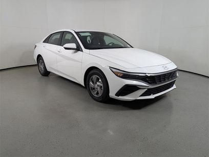 New 2025 Hyundai Elantra SE