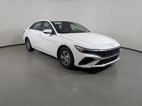 New 2025 Hyundai Elantra SE image 1