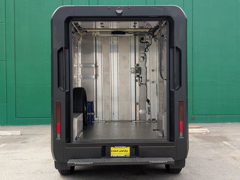Used 2025 Chevrolet Brightdrop 400 FWD image 15