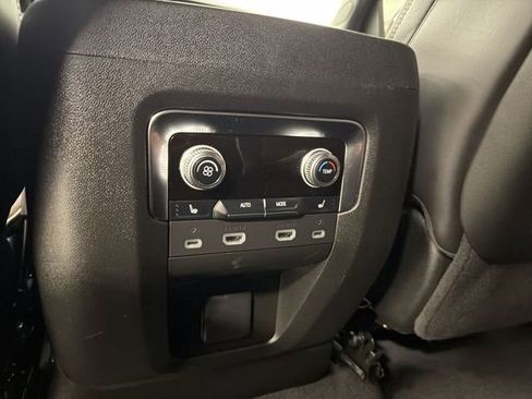 Used 2024 GMC Yukon Denali Ultimate image 19