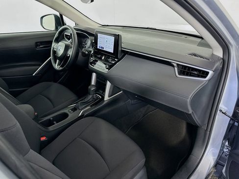 Certified 2024 Toyota Corolla Cross LE image 28