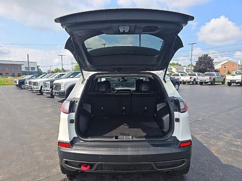 Used 2019 Jeep Cherokee Trailhawk w/ Cold Weather Group image 27