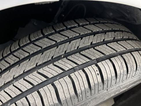 Used 2025 Toyota Sienna XLE image 37