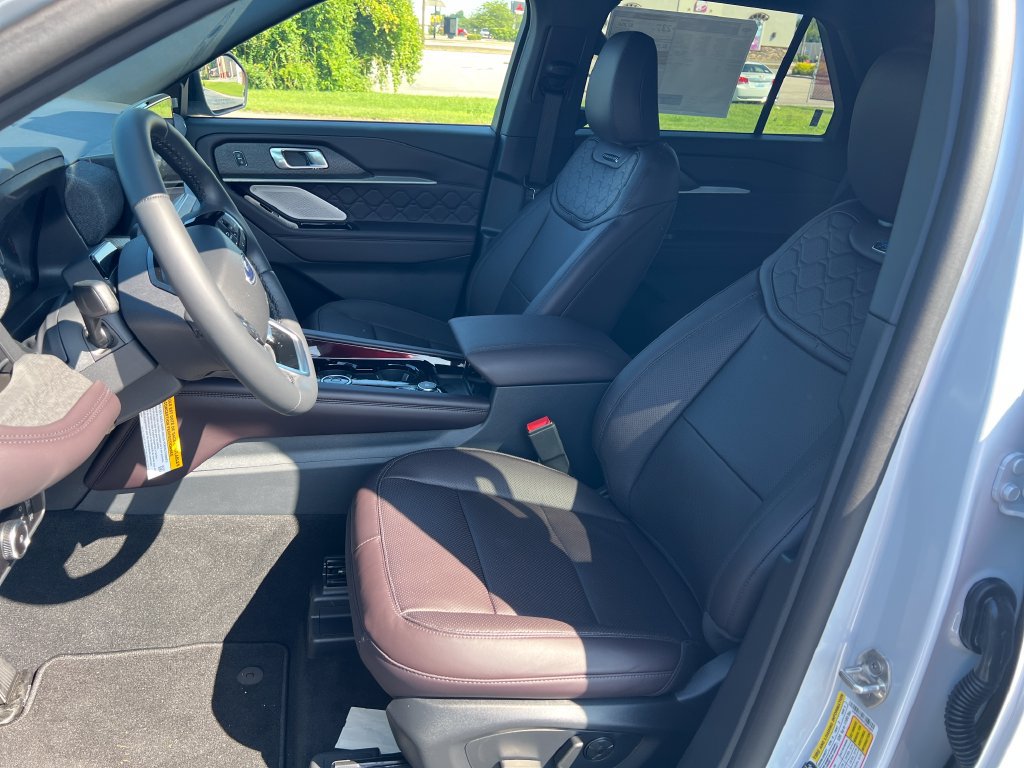 New 2026 Ford Explorer Platinum w/ LUX Leather Package AWD/4WD image 11