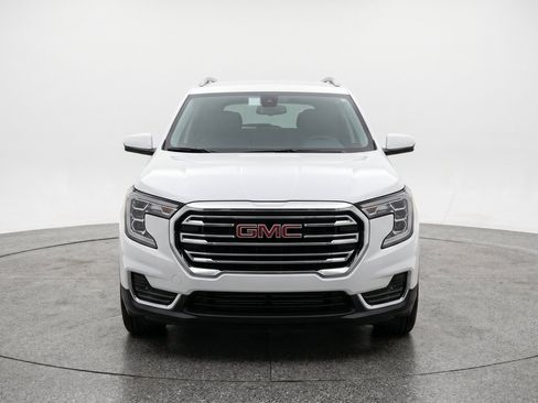 Used 2024 GMC Terrain SLT AWD/4WD image 2