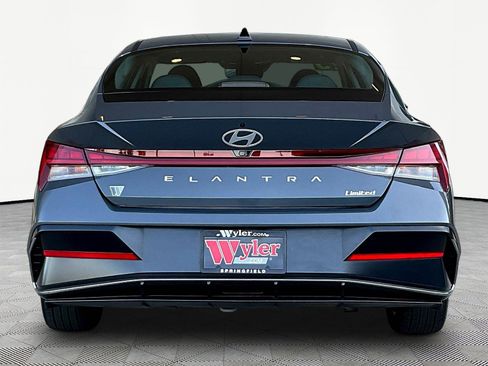 Used 2025 Hyundai Elantra Limited FWD image 5
