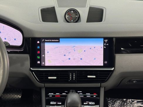 Used 2022 Porsche Cayenne Platinum Edition image 25