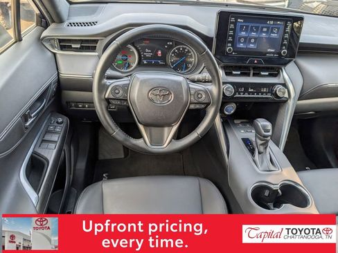 Used 2022 Toyota Venza XLE image 8