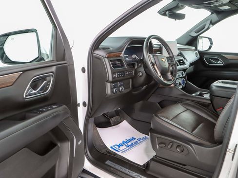 Used 2023 Chevrolet Suburban High Country image 3