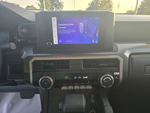 Used 2024 Toyota Tacoma SR5 AWD/4WD image 18