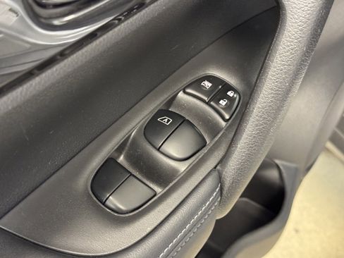 Used 2020 Nissan Rogue SV image 10