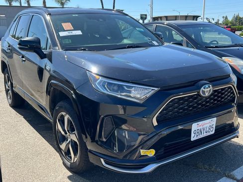 Used 2021 Toyota RAV4 SE AWD/4WD image 3