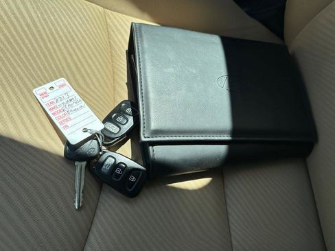 Used 2013 Hyundai Elantra GLS w/ Preferred Pkg FWD image 34