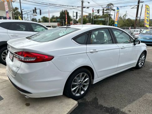 Used 2017 Ford Fusion SE image 5