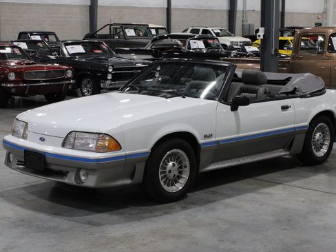 Used 1988 Ford Mustang GT RWD image 2