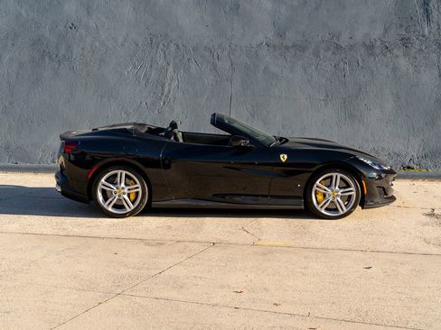 Used 2019 Ferrari Portofino image 7